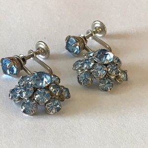 Vintage rhinestone flower screw back earrings